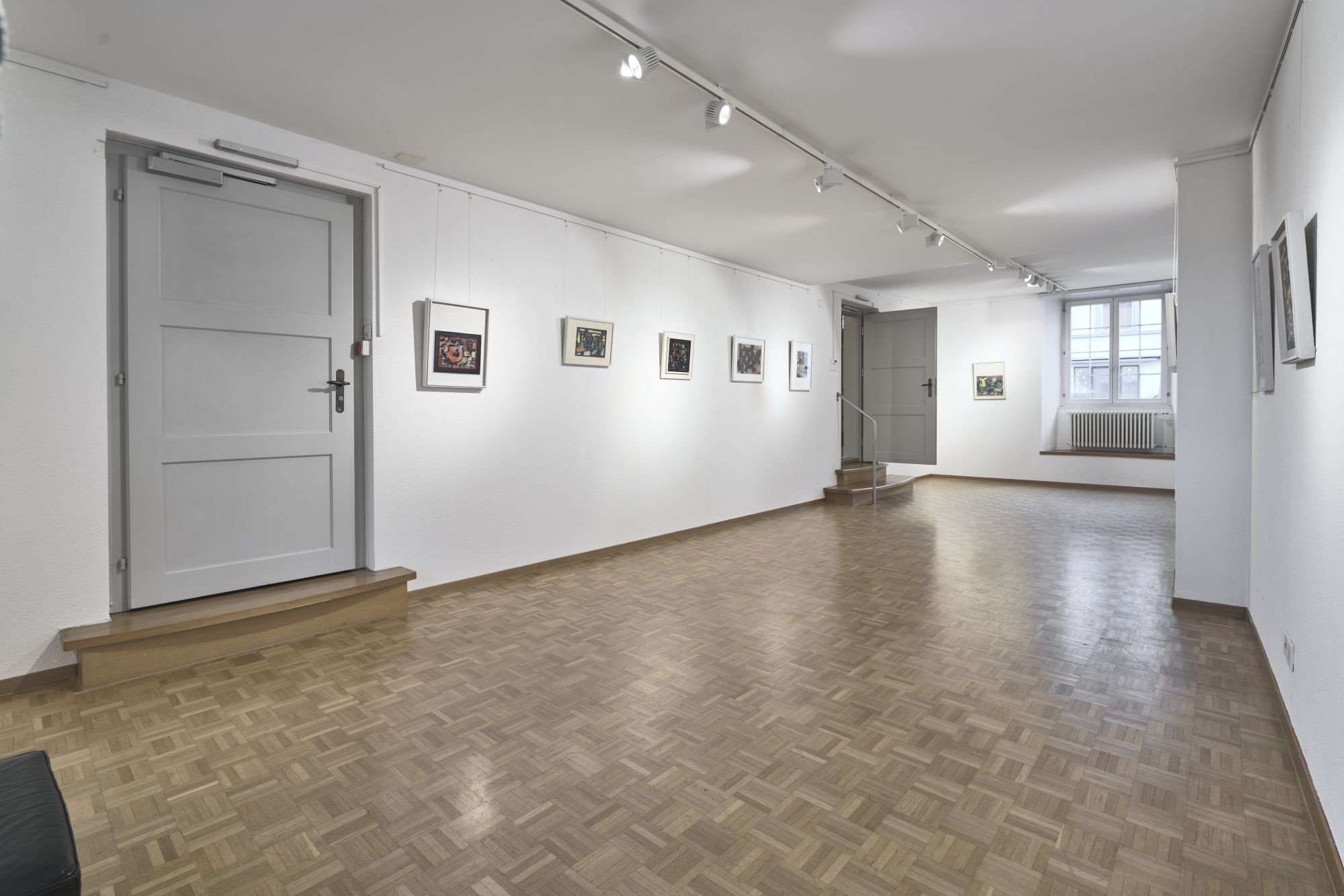 Detailansicht eines ausgestellten Kunstwerks im Hauptraum